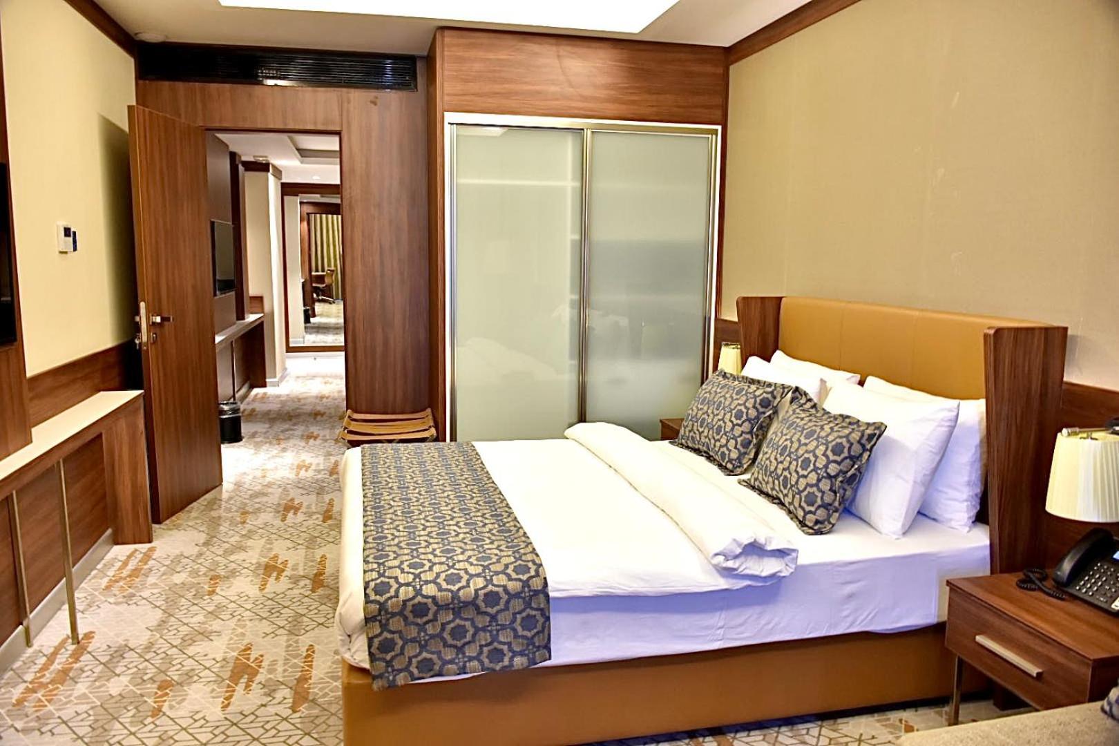 Royal Vista Hotel عبري المظهر الخارجي الصورة