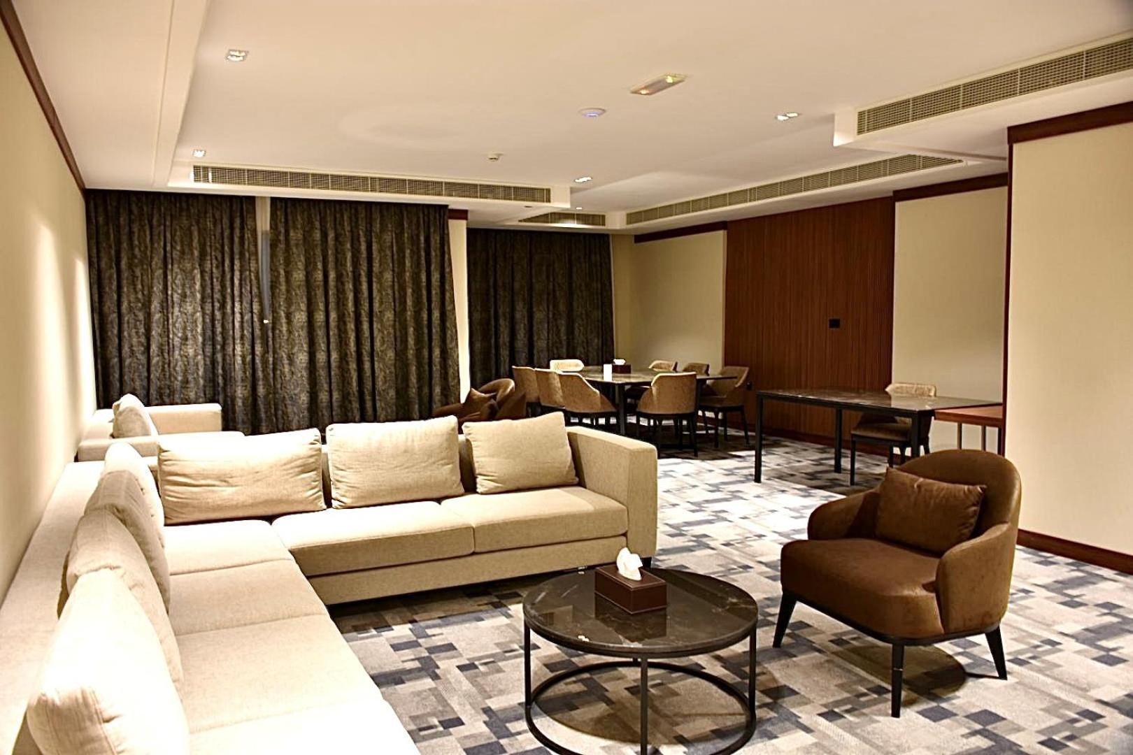 Royal Vista Hotel عبري المظهر الخارجي الصورة