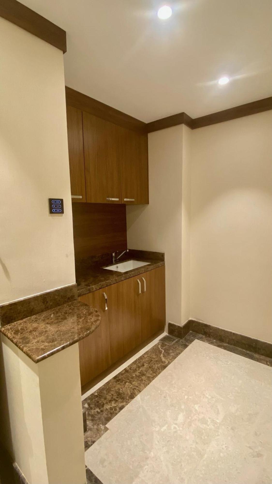 Royal Vista Hotel عبري المظهر الخارجي الصورة