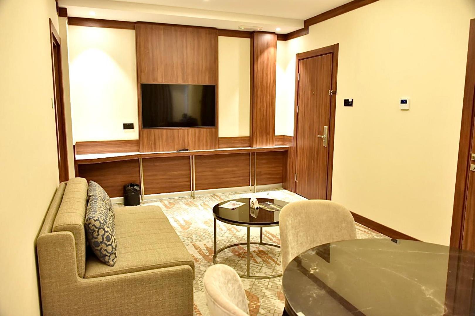 Royal Vista Hotel عبري المظهر الخارجي الصورة