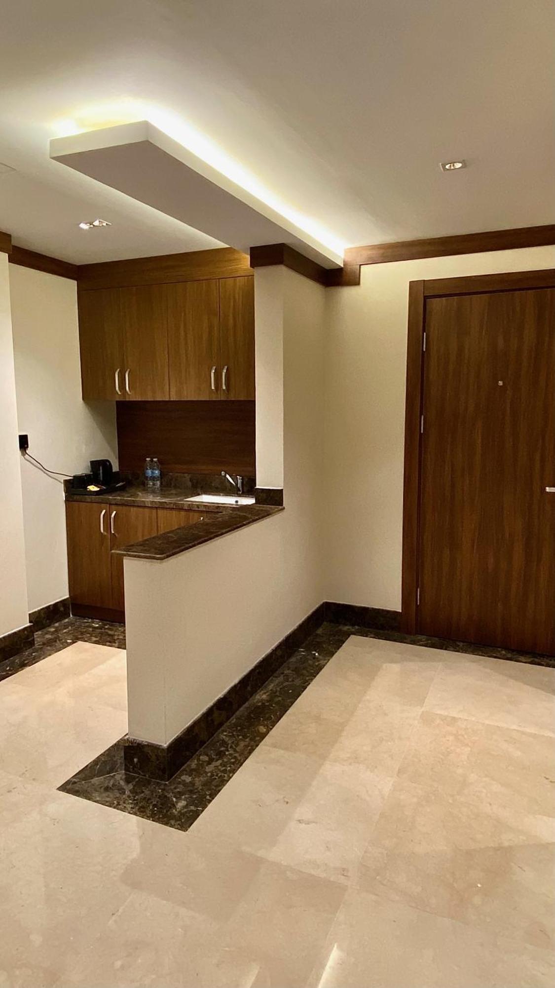 Royal Vista Hotel عبري المظهر الخارجي الصورة