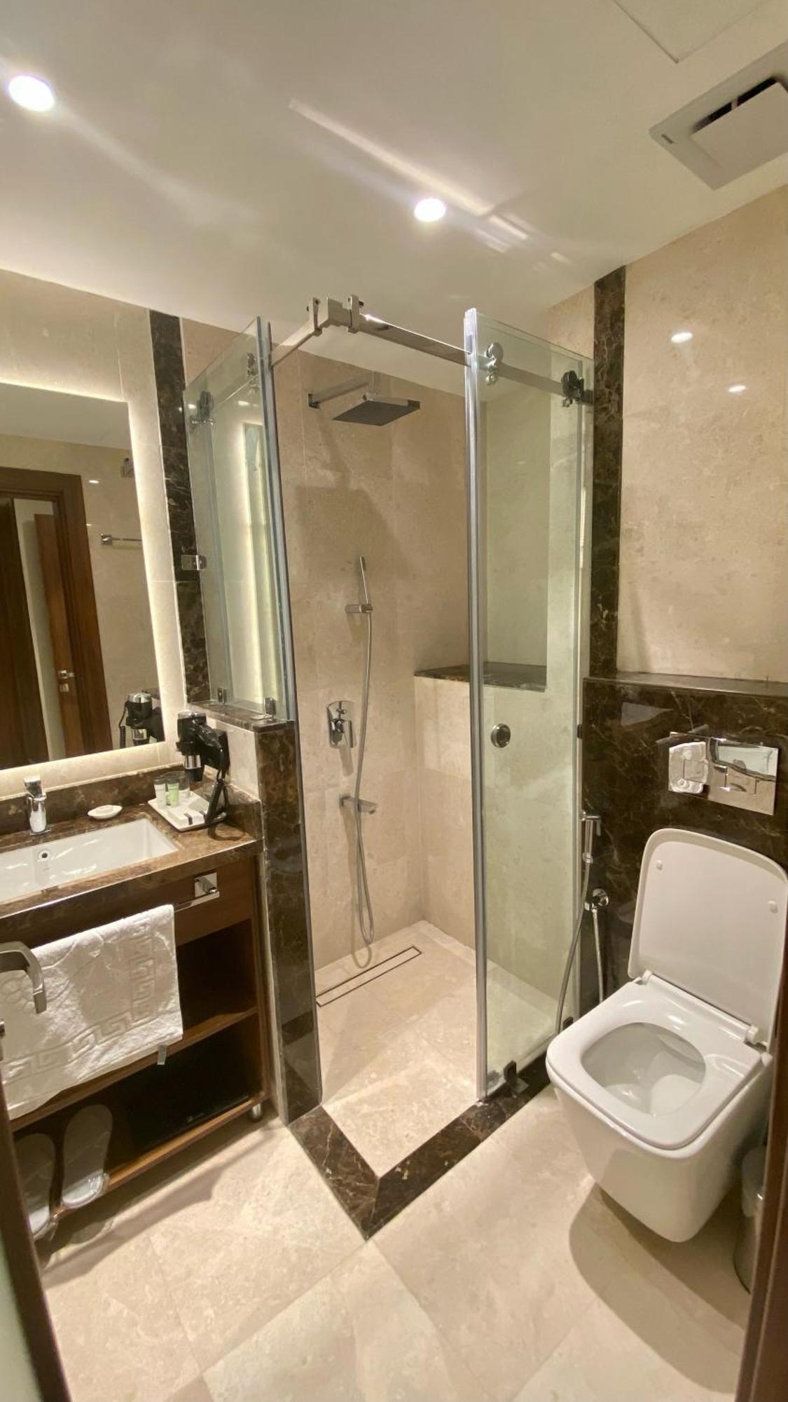 Royal Vista Hotel عبري المظهر الخارجي الصورة