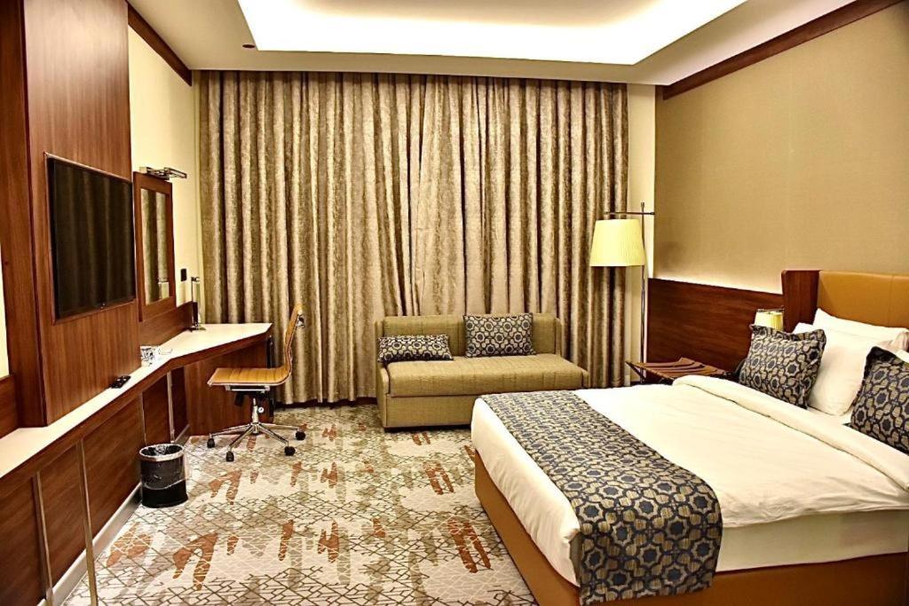Royal Vista Hotel عبري المظهر الخارجي الصورة