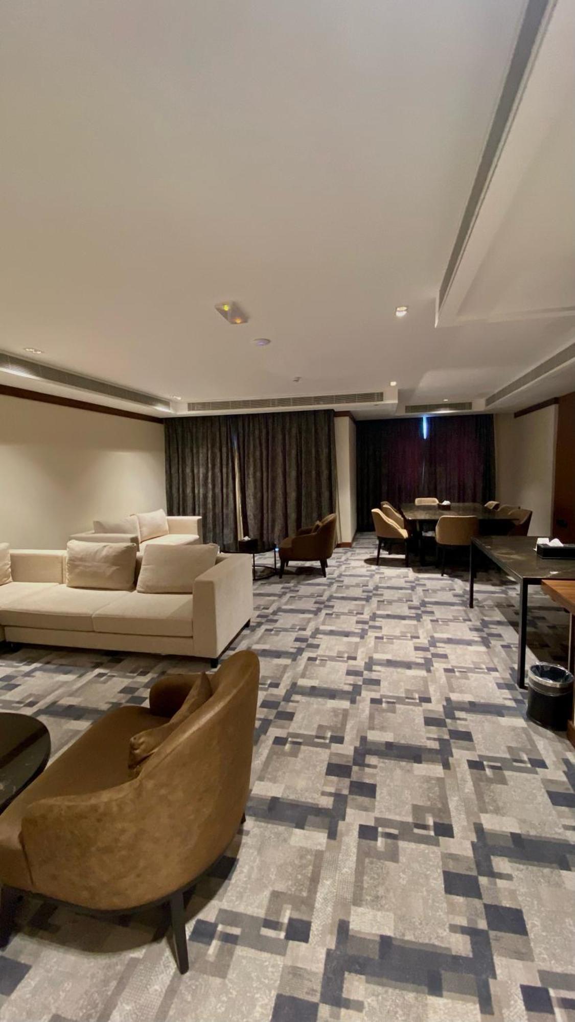 Royal Vista Hotel عبري المظهر الخارجي الصورة